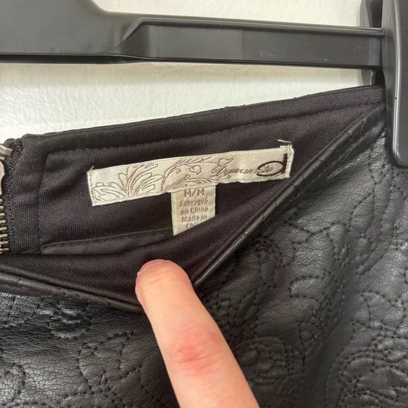 🎉4/30$🎉 Dynamite Faux Leather Floral Mini Skirt - Size M - Picture 3 of 6